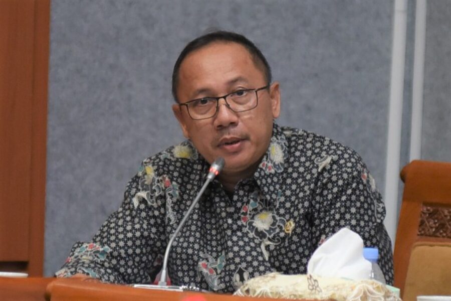dpr-minta-kemendikbudristek-prioritaskan-sertifikasi-16-juta-guru-30082024-134114